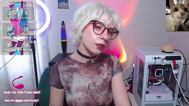 Snapshot of _Moonlight_t chatting on 10-11-25, 12:47 Moonlight t online show from 10-11-25, 12:47