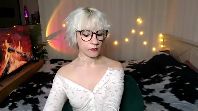 Snapshot of _Moonlight_t chatting on 11-22-25, 08:02 Moonlight t online show from 11-22-25, 08:02