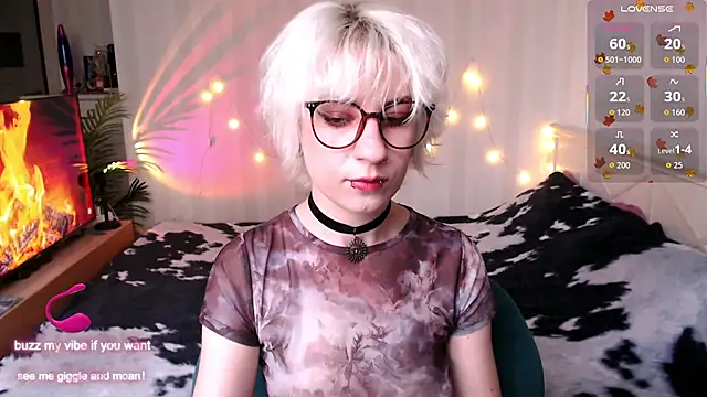 Snapshot of _Moonlight_t chatting on 11-25-25, 08:14 Moonlight t online show from 11-25-25, 08:14