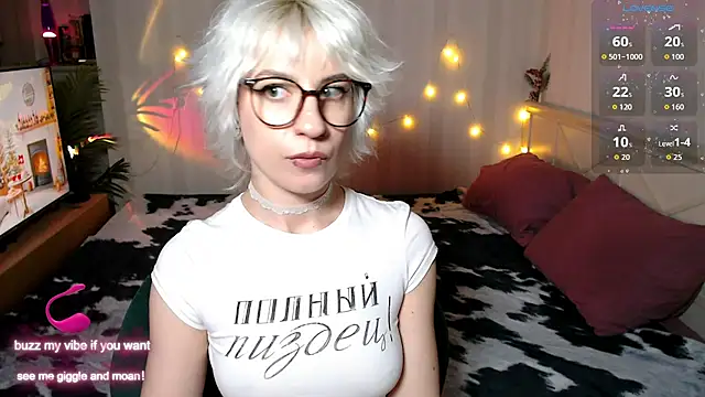 Snapshot of _Moonlight_t chatting on 12-14-25, 05:51 Moonlight t online show from 12-14-25, 05:51