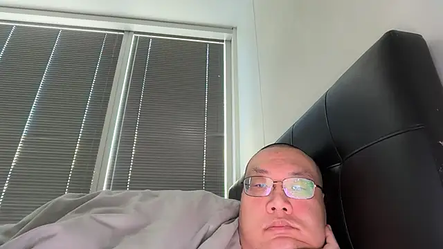 Snapshot of slaveasianboy chatting on 05-11-26, 04:04 slaveasianboy online show from 05-11-26, 04:04