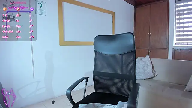 victoria mooree online show from 11-08-25, 05:12