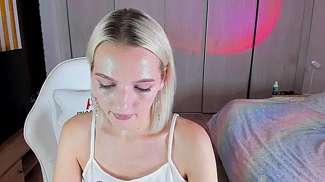 Snapshot of ice_pixie chatting on 12-20-24, 03:42 ice pixie online show from 12-20-24, 03:42