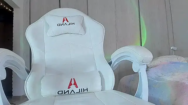 Snapshot of ice_pixie chatting on 03-16-25, 05:17 ice pixie online show from 03-16-25, 05:17