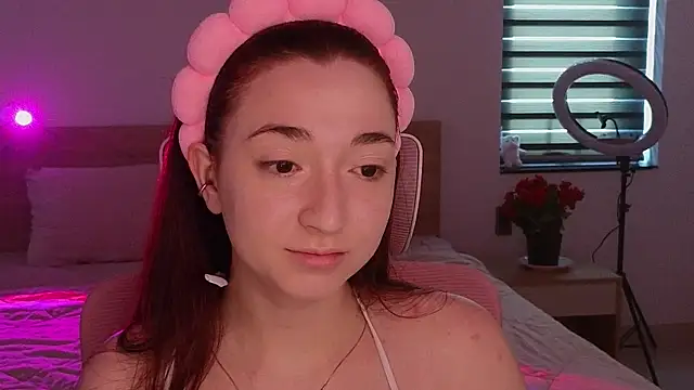 Snapshot of YasmineWest chatting on 05-07-26, 12:49 YasmineWest online show from 05-07-26, 12:49