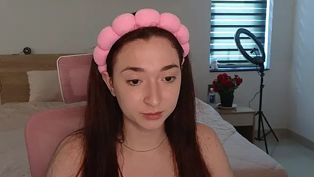 Snapshot of YasmineWest chatting on 05-09-26, 08:08 YasmineWest online show from 05-09-26, 08:08