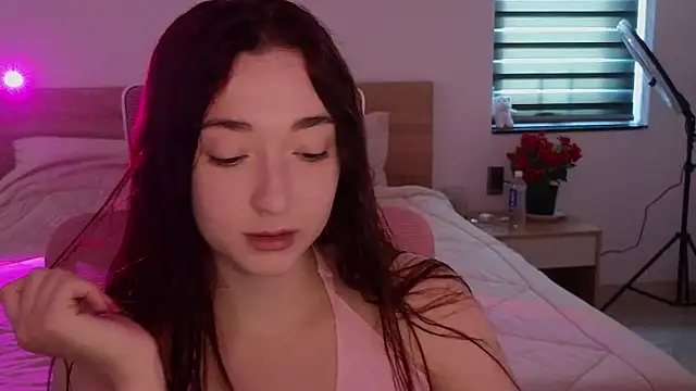 Snapshot of YasmineWest chatting on 05-10-26, 04:50 YasmineWest online show from 05-10-26, 04:50