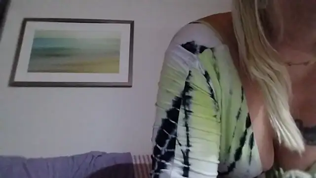 Snapshot of SexxxiLexiiii chatting on 08-04-26, 08:11 SexxxiLexiiii online show from 08-04-26, 08:11
