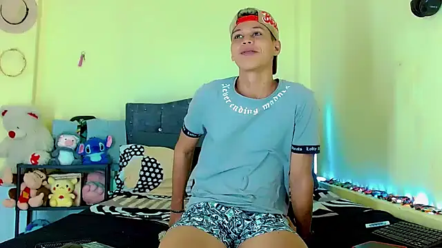 Liamscott  online show from 04-21-26, 06:34