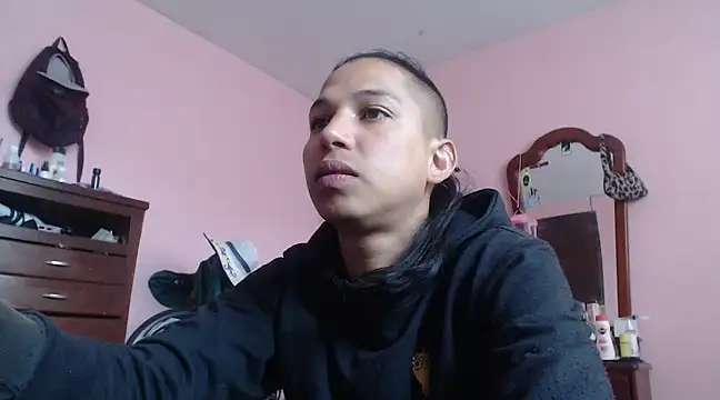 Snapshot of CoreAlejito chatting on 12-17-24, 01:05 CoreAlejito online show from 12-17-24, 01:05