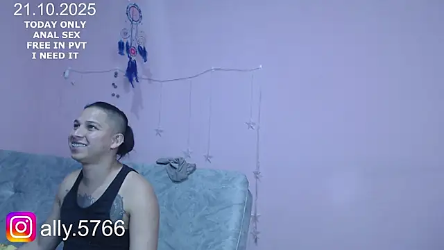 Snapshot of CoreAlejito chatting on 10-22-25, 12:00 CoreAlejito online show from 10-22-25, 12:00