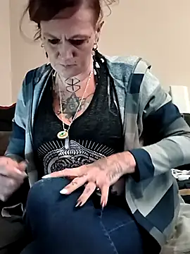 Snapshot of renegade_vyxxen chatting on 12-14-25, 04:34 renegade vyxxen online show from 12-14-25, 04:34