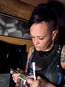 renegade vyxxen online show from 04-21-26, 03:02