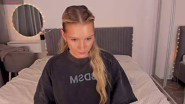 CassieRayss online show from 04-18-26, 07:29