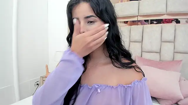 Snapshot of emma_castilloo chatting on 12-07-24, 12:24 emma castilloo online show from 12-07-24, 12:24