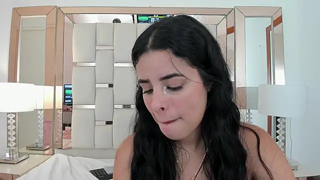 Snapshot of emma_castilloo chatting on 12-08-24, 06:06 emma castilloo online show from 12-08-24, 06:06