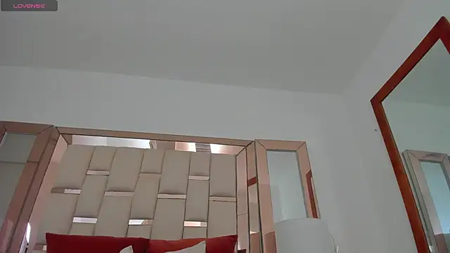 Snapshot of emma_castilloo chatting on 12-27-24, 10:48 emma castilloo online show from 12-27-24, 10:48