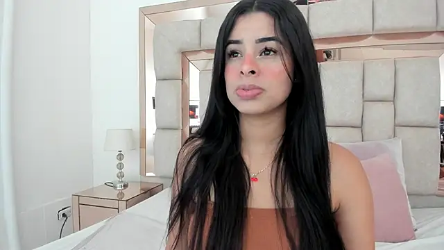 Snapshot of emma_castilloo chatting on 12-29-24, 04:19 emma castilloo online show from 12-29-24, 04:19