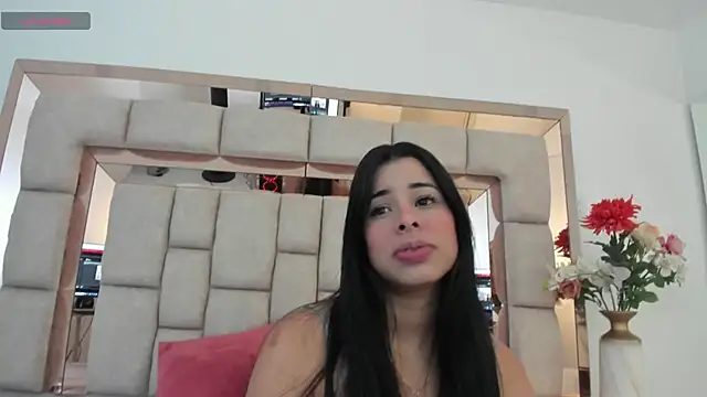 Snapshot of emma_castilloo chatting on 02-18-25, 12:39 emma castilloo online show from 02-18-25, 12:39