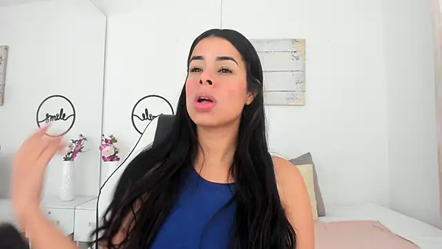 Snapshot of emma_castilloo chatting on 03-03-25, 12:48 emma castilloo online show from 03-03-25, 12:48