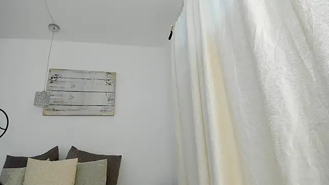 Snapshot of emma_castilloo chatting on 03-06-25, 10:15 emma castilloo online show from 03-06-25, 10:15