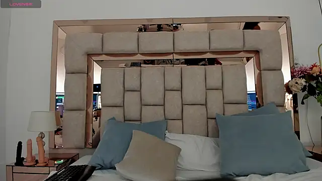 Snapshot of emma_castilloo chatting on 11-03-25, 10:05 emma castilloo online show from 11-03-25, 10:05