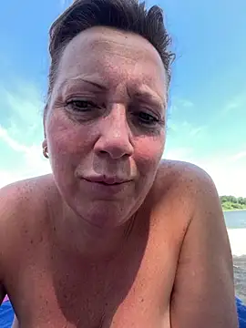 Snapshot of xsexycurvymilf chatting on 06-20-26, 09:45 xsexycurvymilf online show from 06-20-26, 09:45