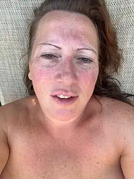 Snapshot of xsexycurvymilf chatting on 06-27-26, 07:35 xsexycurvymilf online show from 06-27-26, 07:35