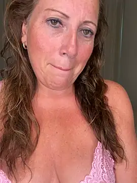 Snapshot of xsexycurvymilf chatting on 07-08-26, 02:10 xsexycurvymilf online show from 07-08-26, 02:10