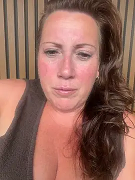 Snapshot of xsexycurvymilf chatting on 07-13-26, 07:05 xsexycurvymilf online show from 07-13-26, 07:05