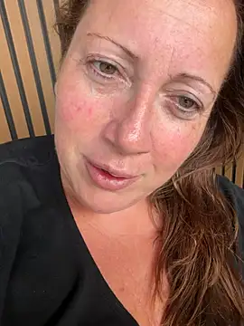 Snapshot of xsexycurvymilf chatting on 08-01-26, 06:45 xsexycurvymilf online show from 08-01-26, 06:45