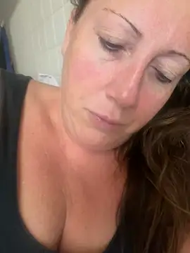 Snapshot of xsexycurvymilf chatting on 08-02-26, 08:02 xsexycurvymilf online show from 08-02-26, 08:02