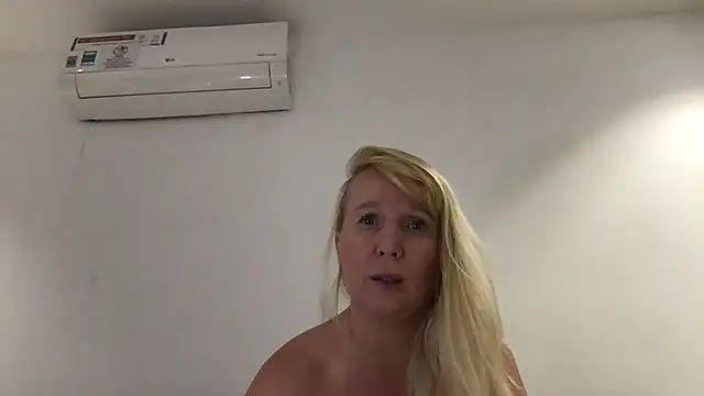 EmmaInLove23 online show from 02-13-25, 10:55