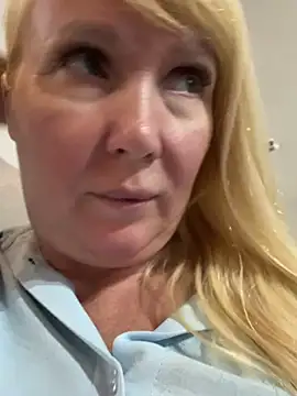 EmmaInLove23 online show from 02-16-25, 10:43