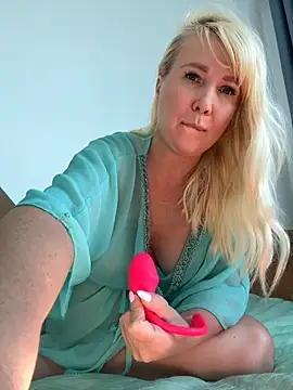 EmmaInLove23 online show from 10-01-25, 01:55