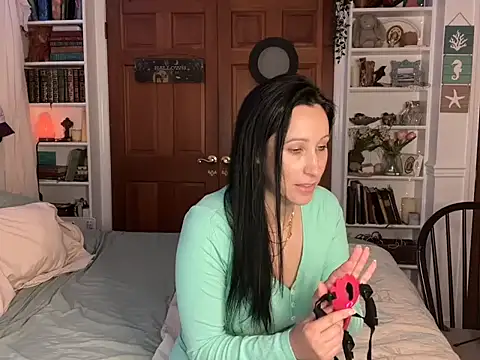 cutelittlemama0418 online show from 10-15-25, 12:05