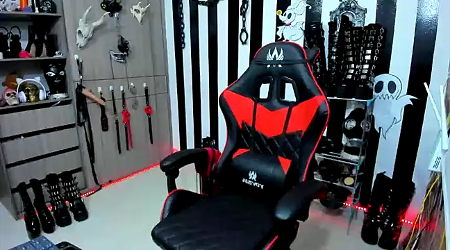 Snapshot of daven56 chatting on 12-29-24, 01:17 daven56 online show from 12-29-24, 01:17