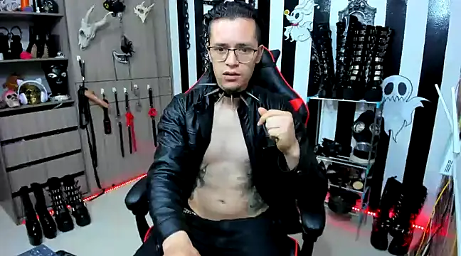 Snapshot of daven56 chatting on 12-29-24, 04:19 daven56 online show from 12-29-24, 04:19