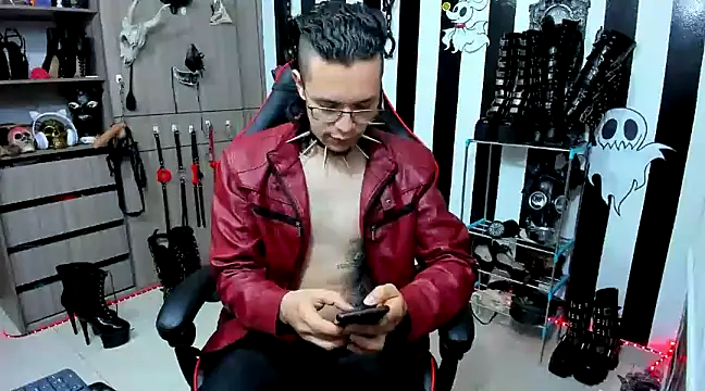 Snapshot of daven56 chatting on 01-21-25, 12:50 daven56 online show from 01-21-25, 12:50