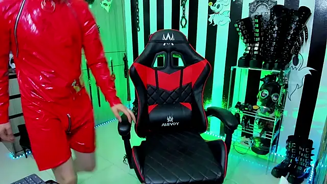 Snapshot of daven56 chatting on 02-13-25, 01:37 daven56 online show from 02-13-25, 01:37