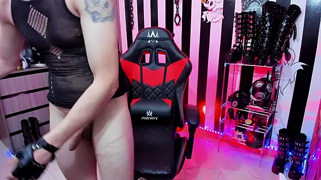 Snapshot of daven56 chatting on 02-17-25, 01:32 daven56 online show from 02-17-25, 01:32