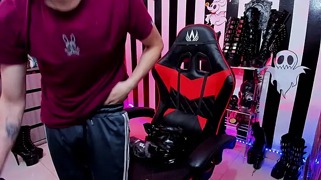 Snapshot of daven56 chatting on 03-21-25, 01:12 daven56 online show from 03-21-25, 01:12