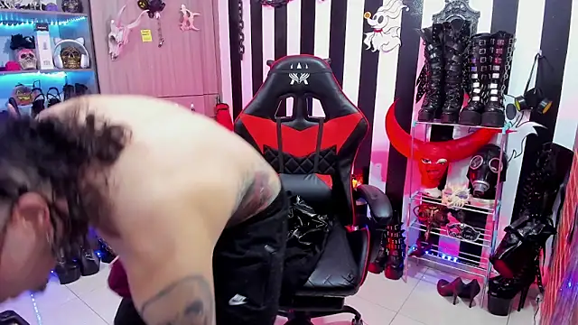 Snapshot of daven56 chatting on 09-18-25, 01:13 daven56 online show from 09-18-25, 01:13