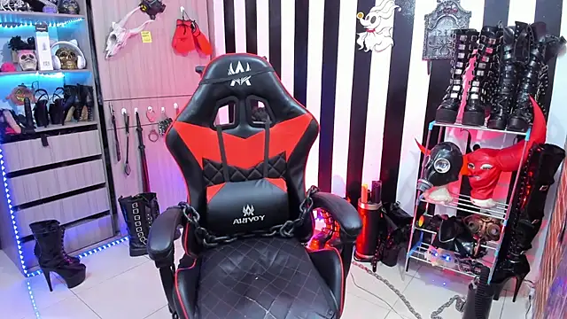 Snapshot of daven56 chatting on 10-16-25, 01:34 daven56 online show from 10-16-25, 01:34