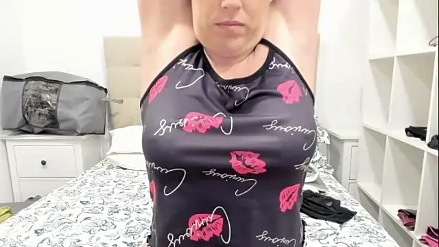 Snapshot of emmita69_ chatting on 11-17-25, 10:37 emmita69 online show from 11-17-25, 10:37