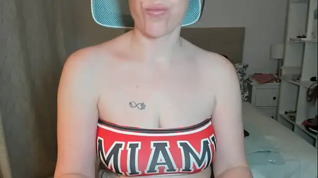 emmita69  online show from 04-21-26, 02:26