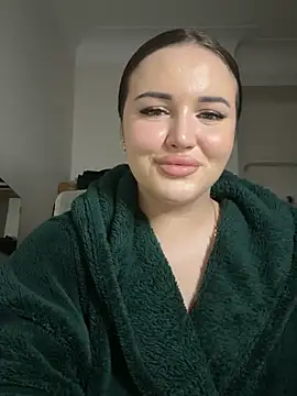 Snapshot of leila_beayte_ chatting on 12-15-24, 07:53 leila beayte online show from 12-15-24, 07:53