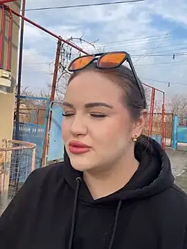 Snapshot of leila_beayte_ chatting on 03-22-25, 02:14 leila beayte online show from 03-22-25, 02:14