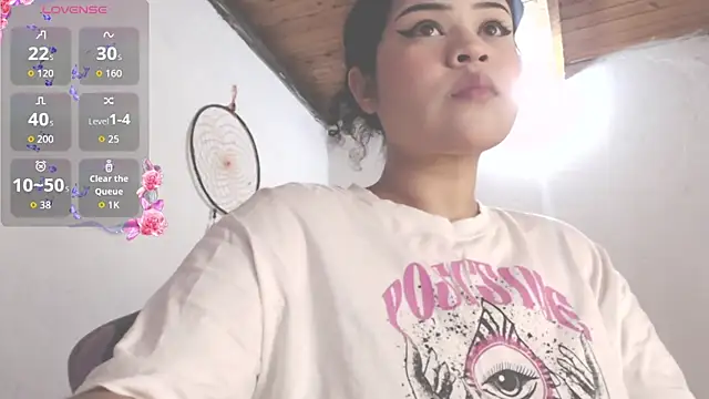 Snapshot of Amara18_ chatting on 11-30-25, 11:20 Amara18 online show from 11-30-25, 11:20