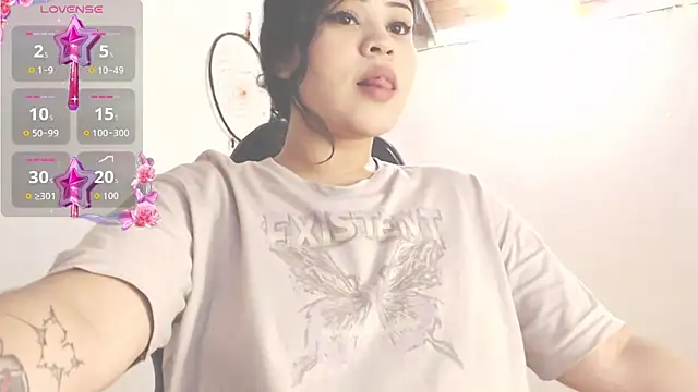 Snapshot of Amara18_ chatting on 03-04-26, 01:00 Amara18 online show from 03-04-26, 01:00